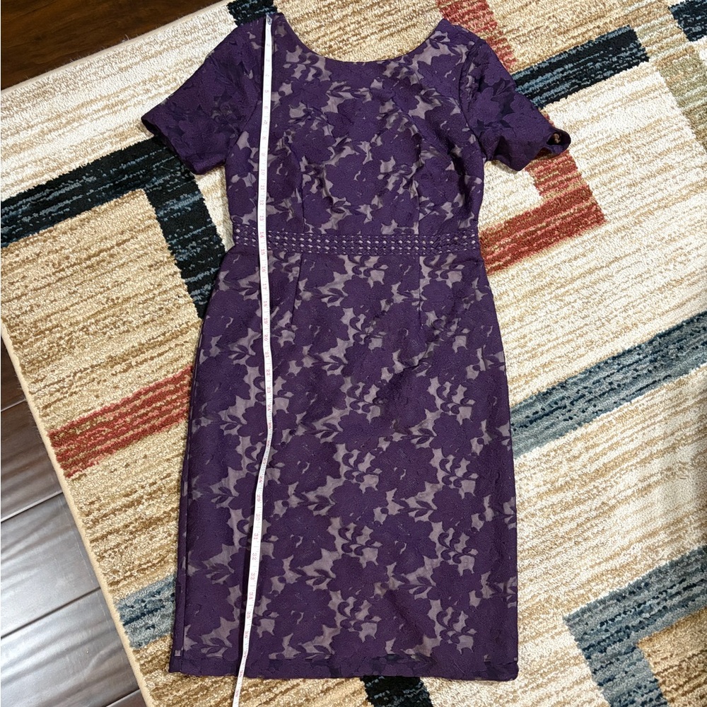 Adrianna papell lace dress size 6 very flattering